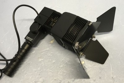01_Reflecta 3002 Video Lighting Lamp.jpg